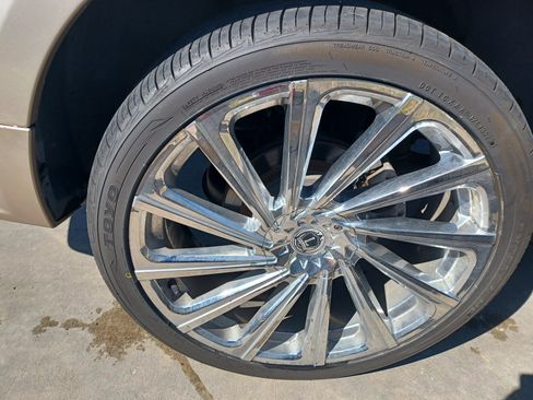 Used 2005 Cadillac SRX Luxury image 1