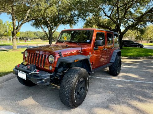 Used 2014 Jeep Wrangler Unlimited Rubicon w/ Connectivity Group AWD/4WD image 1