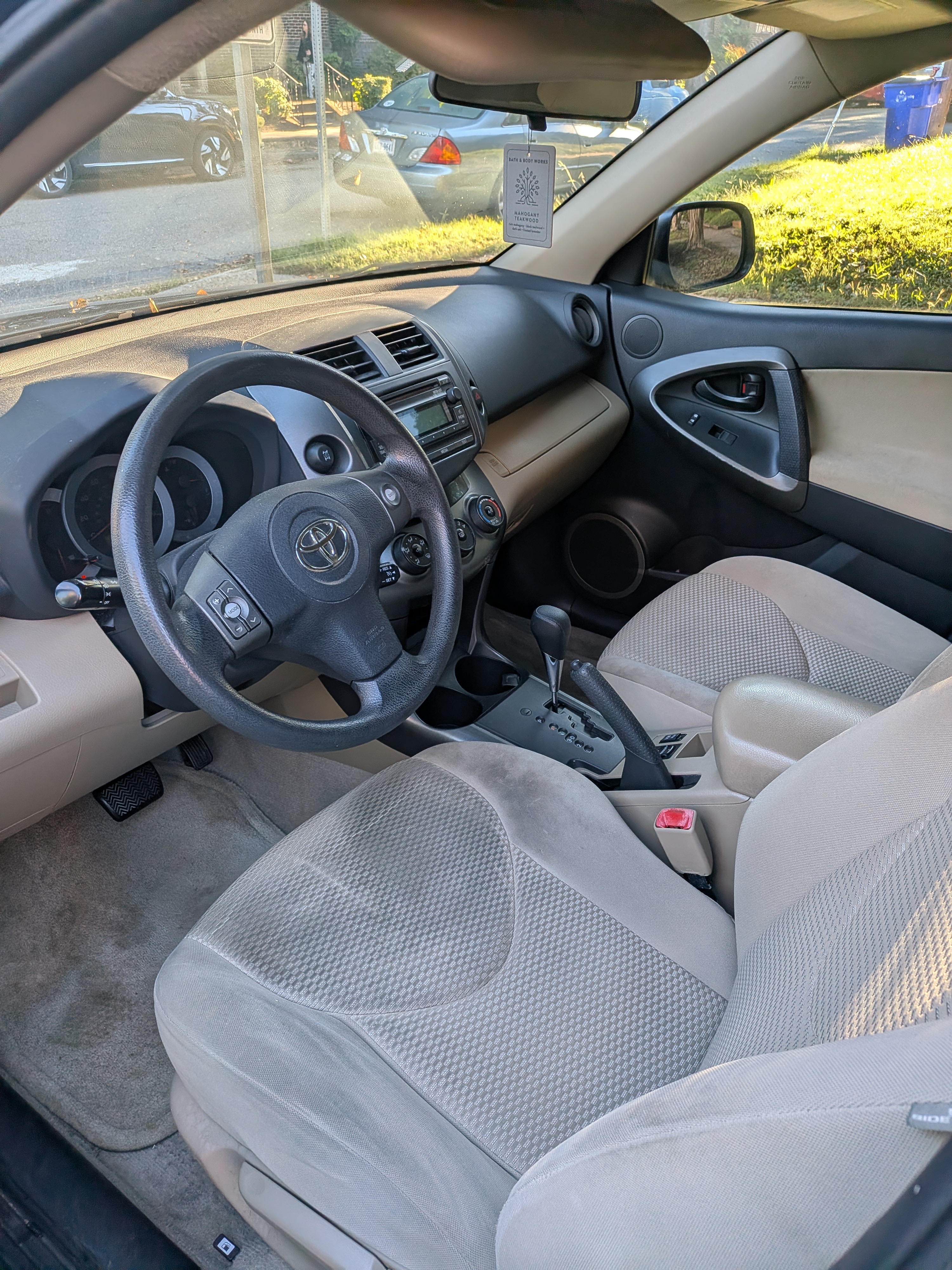 Used 2012 Toyota RAV4 4WD w/ Upgrade Value Pkg image 9