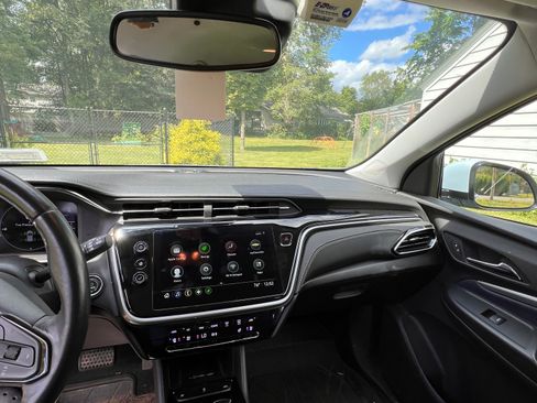 Used 2023 Chevrolet Bolt EUV LT w/ Convenience Package image 10