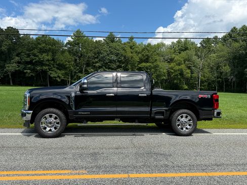 Used 2023 Ford F350 Lariat w/ Lariat Ultimate Package AWD/4WD image 6