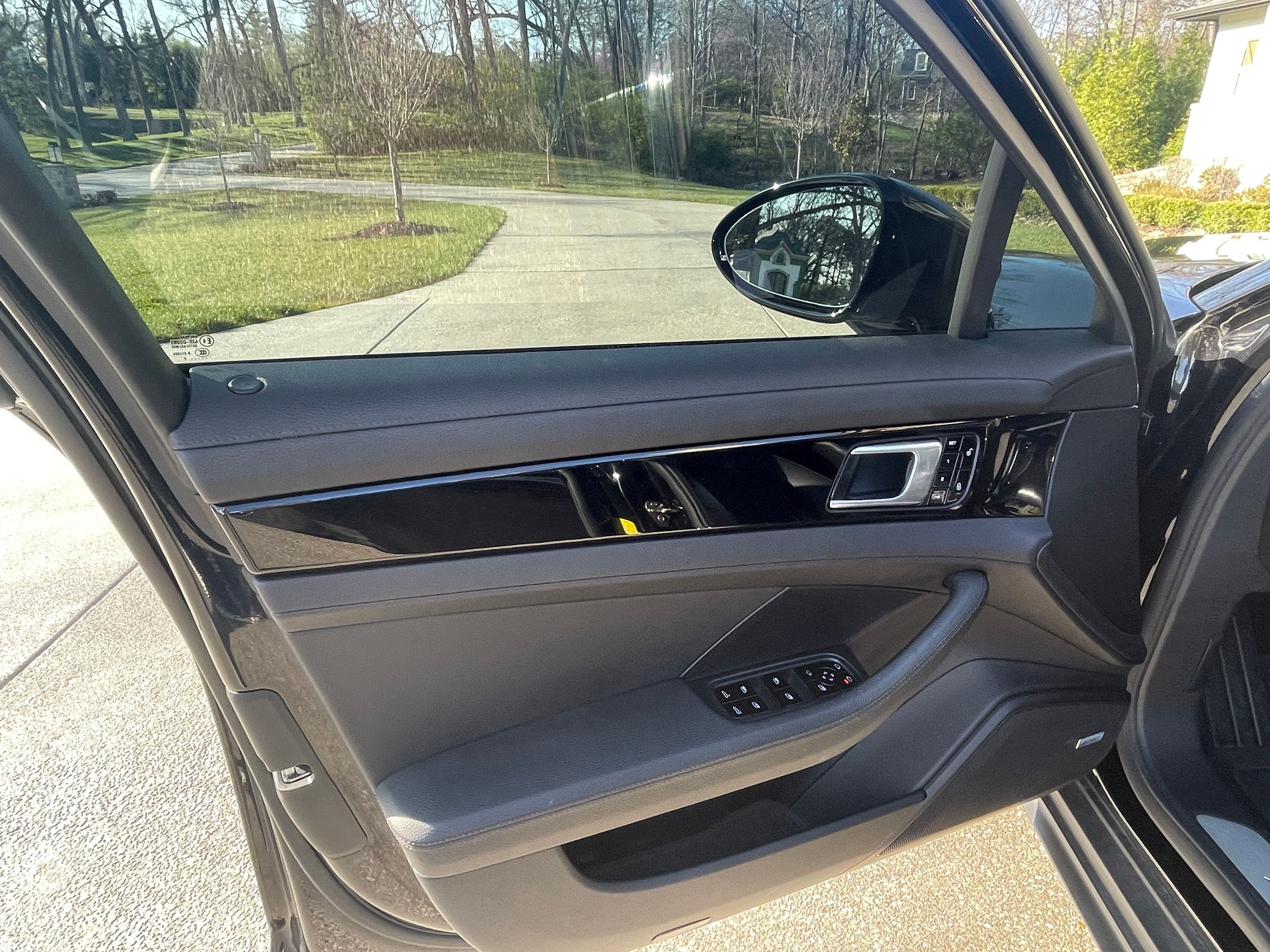 Used 2017 Porsche Panamera 4 AWD/4WD image 15