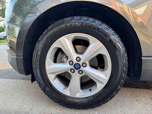 Used 2019 Ford Edge SE w/ SE Fleet Driver's Package FWD image 16