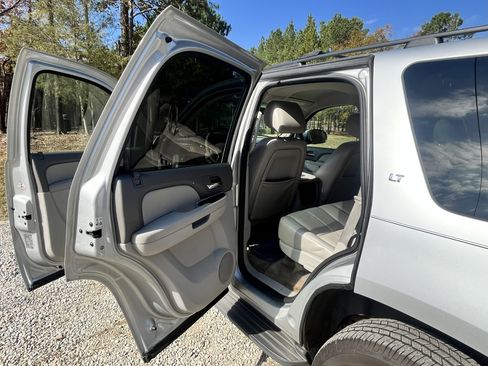 Used 2011 Chevrolet Tahoe LT image 16