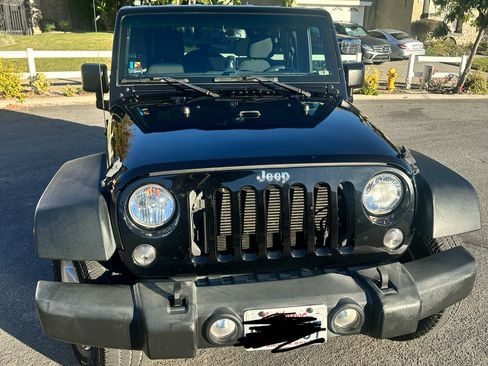 Used 2018 Jeep Wrangler Unlimited Sport S image 2