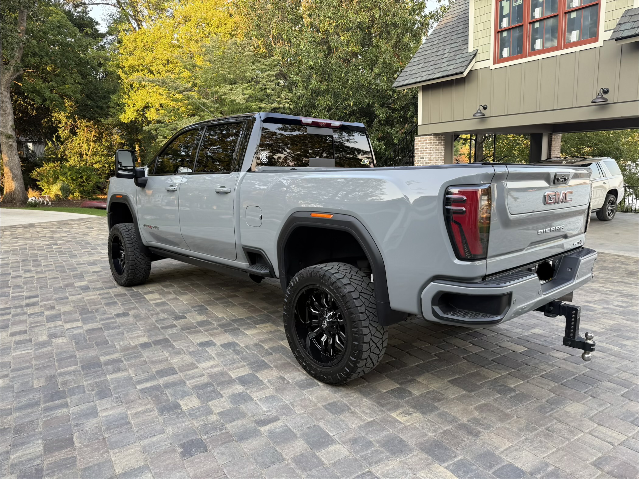Used 2025 GMC Sierra 2500 AT4 w/ AT4 Premium Plus Package AWD/4WD image 2