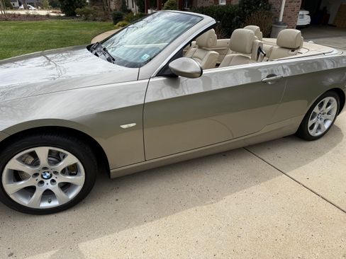 Used 2009 BMW 335i Convertible image 8