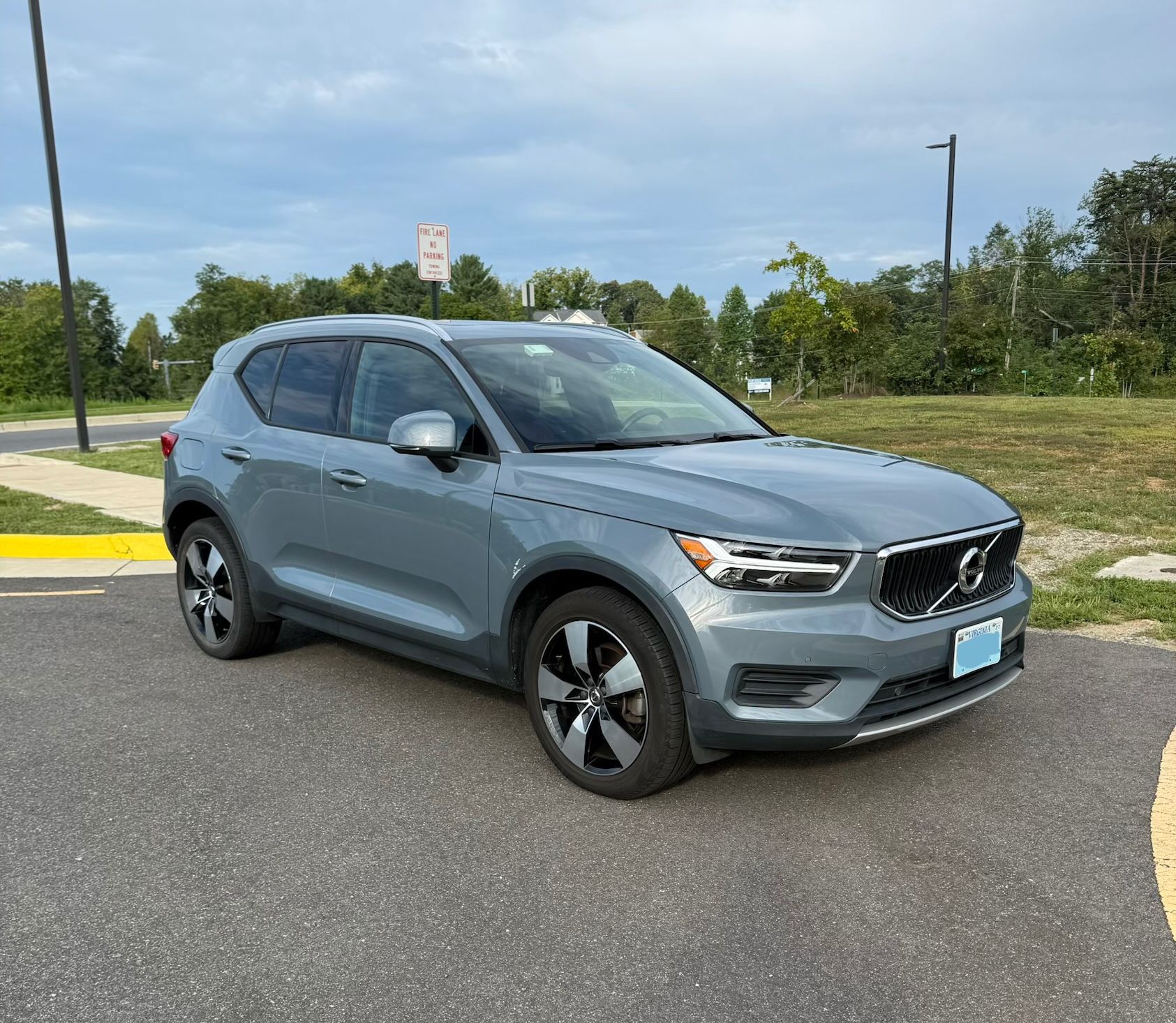 Used 2020 Volvo XC40 T5 Momentum AWD/4WD image 1