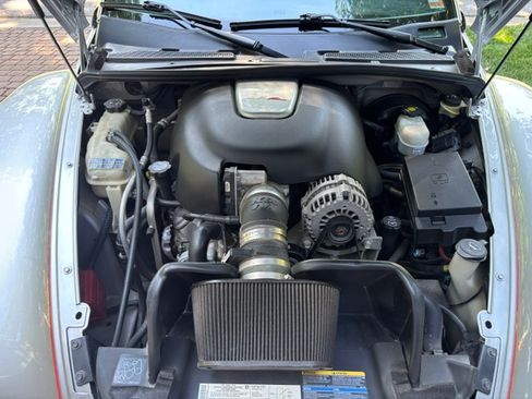 Used 2005 Chevrolet SSR w/ Preferred Equipment Group RWD image 11