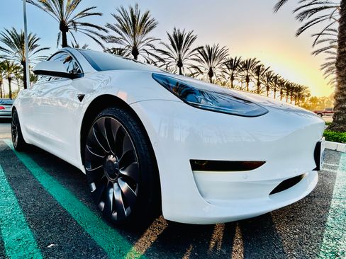 Used 2021 Tesla Model 3 Performance image 4