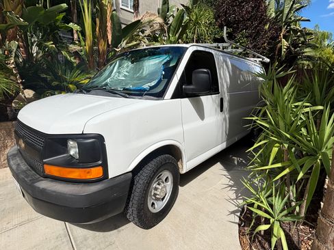 Used 2012 Chevrolet Express 2500 image 6