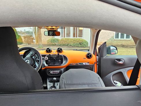 Used 2016 smart fortwo passion image 15