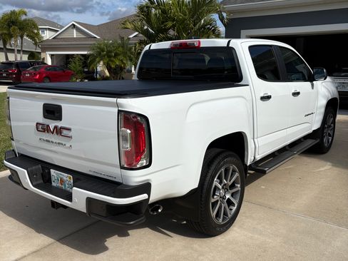 Used 2022 GMC Canyon Denali image 8