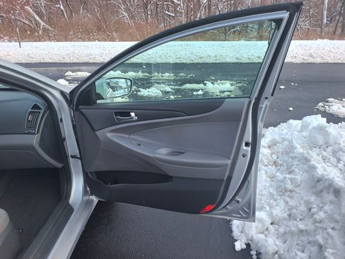 Used 2013 Hyundai Sonata SE w/ Navigation & Sunroof Pkg image 20