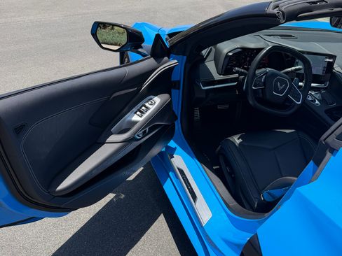 Used 2023 Chevrolet Corvette Stingray Convertible w/ Z51 Performance Package RWD image 11