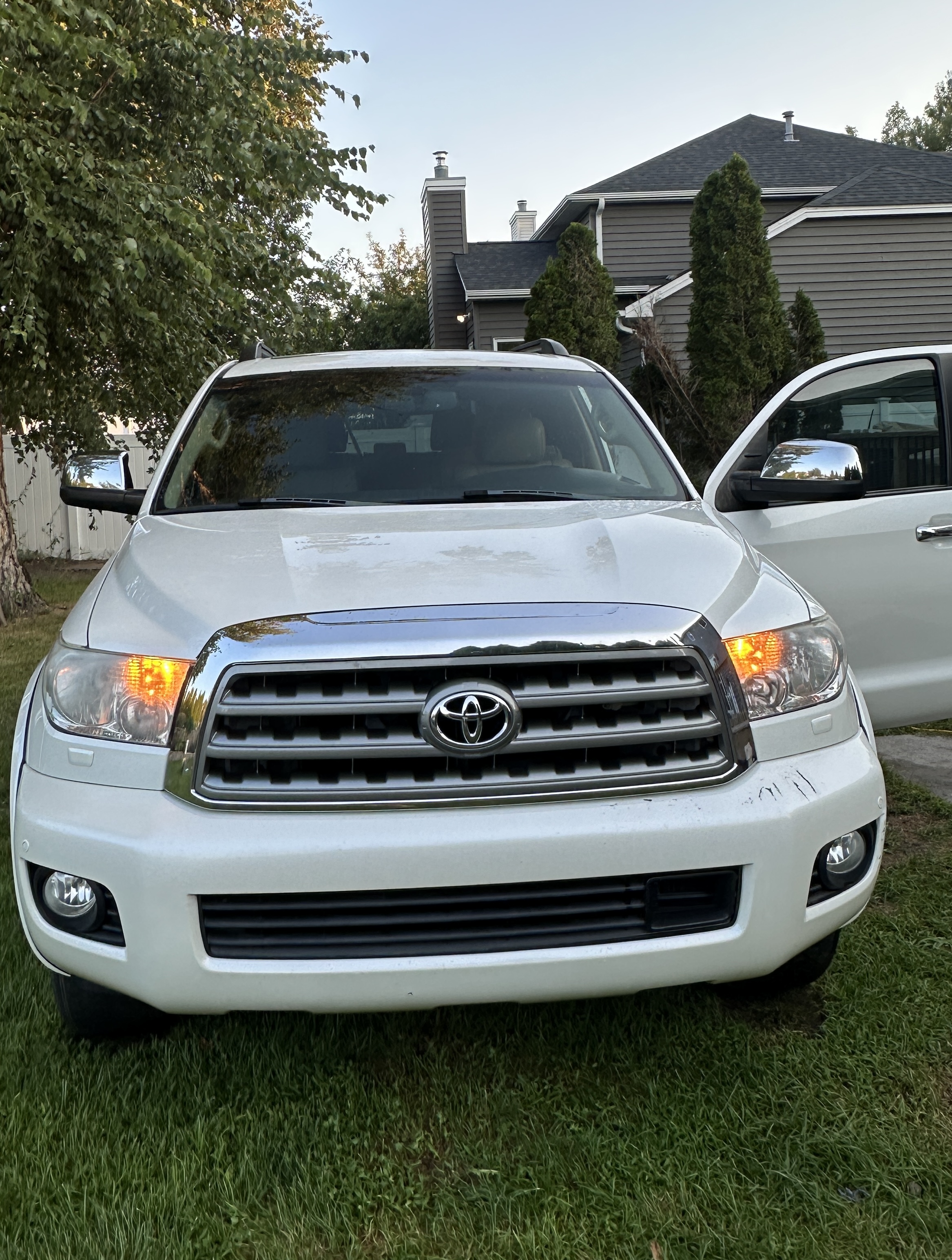 Used 2014 Toyota Sequoia Platinum AWD/4WD image 23