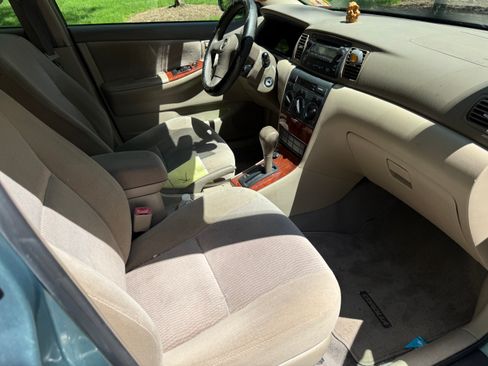 Used 2005 Toyota Corolla LE FWD image 9
