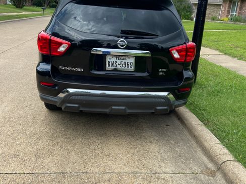 Used 2017 Nissan Pathfinder SL image 10