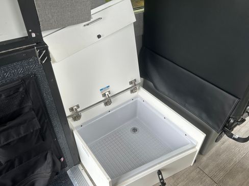 Used 2020 Mercedes-Benz Sprinter 2500 image 21