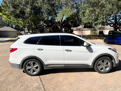 Used 2015 Hyundai Santa Fe GLS image 4