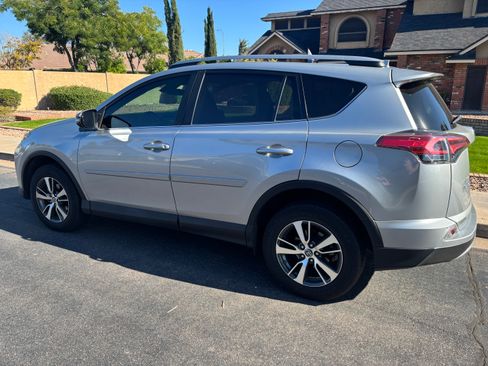 Used 2018 Toyota RAV4 XLE image 4