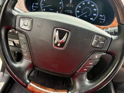 Used 2013 Hyundai Equus Signature RWD image 11