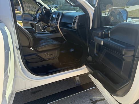 Used 2019 Ford F150 Platinum w/ Equipment Group 701A Luxury image 23