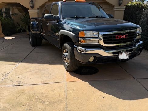 Used 2005 GMC Sierra 3500 SLE w/ Heavy-Duty Power Package image 16