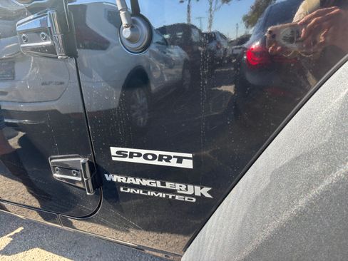 Used 2018 Jeep Wrangler Unlimited Sport S AWD/4WD image 7