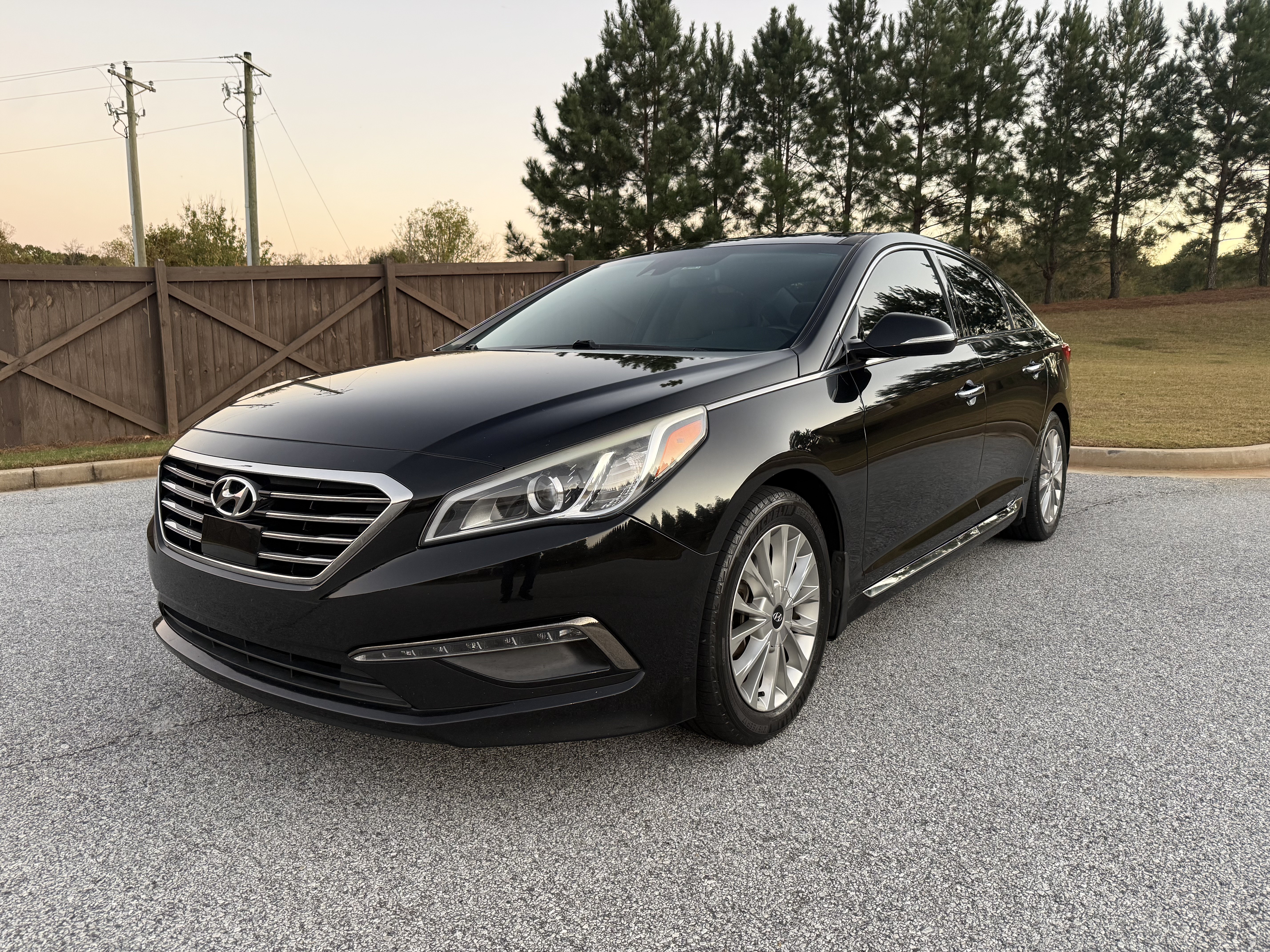 Used 2015 Hyundai Sonata Limited w/ Option Group 06 FWD image 1