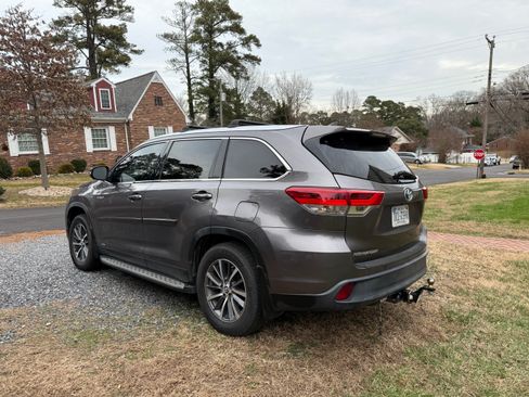 Used 2019 Toyota Highlander XLE image 4