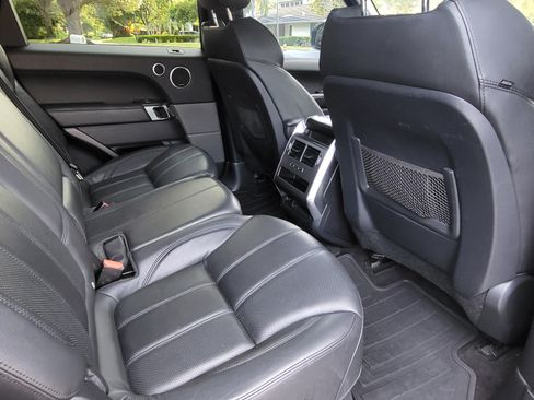 Used 2017 Land Rover Range Rover Sport SE image 10