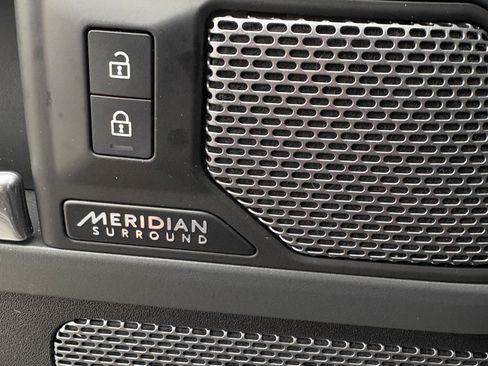 Used 2023 Land Rover Defender 110 X-Dynamic SE image 13