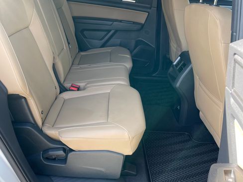 Used 2020 Volkswagen Atlas Cross Sport SE w/ Panoramic Sunroof Package image 9