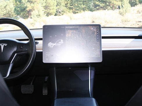 Used 2020 Tesla Model 3 Long Range image 12