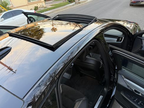 Used 2020 Volvo S90 T8 Inscription image 19