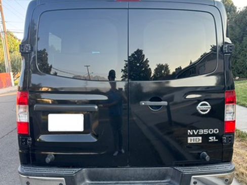 Used 2013 Nissan NV 3500 SL w/ Technology Pkg RWD image 4
