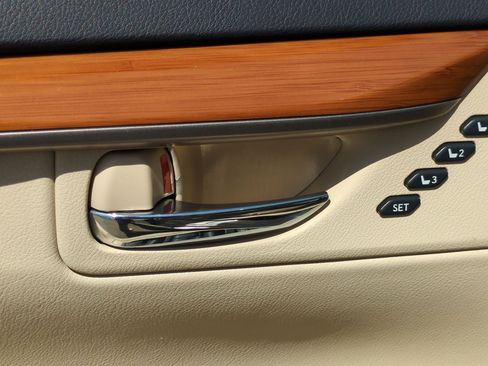 Used 2014 Lexus ES 300h image 16