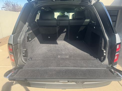 Used 2020 Land Rover Range Rover HSE image 8