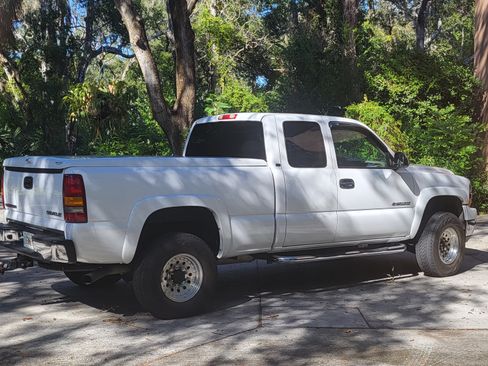 Used 2002 Chevrolet Silverado 2500 LT w/ Off-Road Skid Plate Pkg image 1