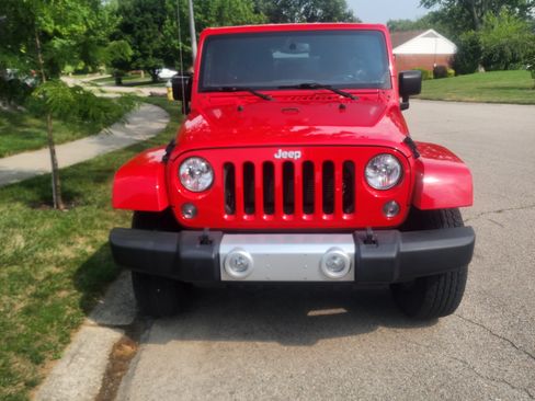 Used 2015 Jeep Wrangler Unlimited Sahara w/ Connectivity Group AWD/4WD image 13
