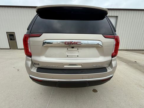 Used 2021 GMC Yukon XL SLT w/ SLT Luxury Package AWD/4WD image 8