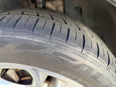 Used 2011 Ford Explorer XLT image 8