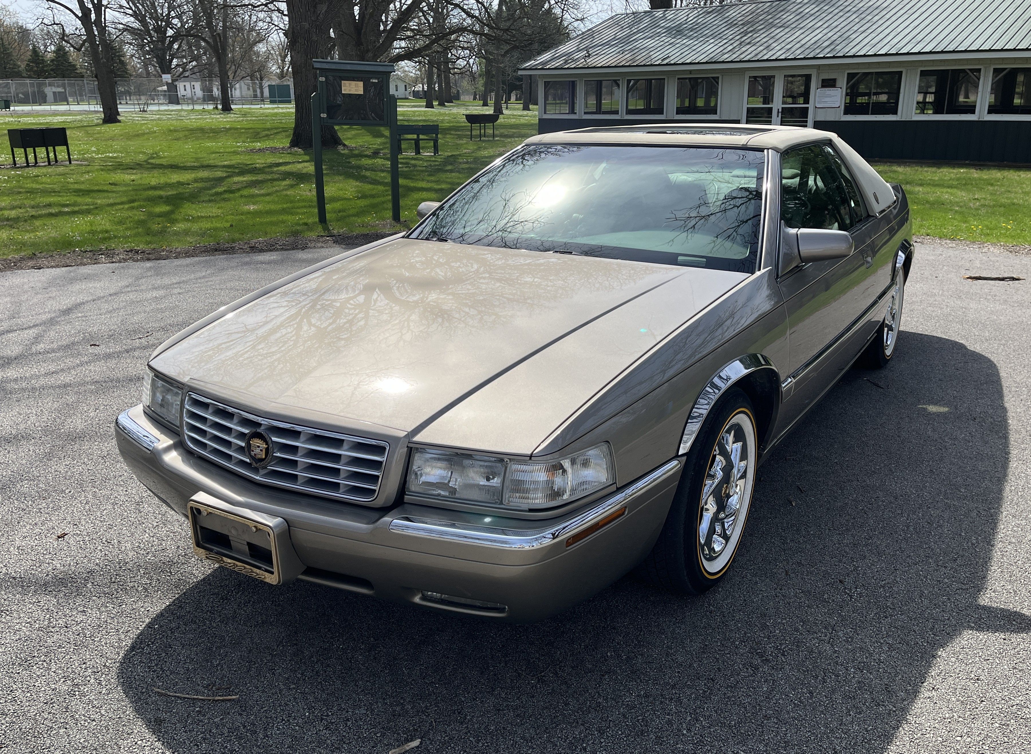 Used 2002 Cadillac Eldorado ESC w/ Preffered Equipment Group FWD image 17