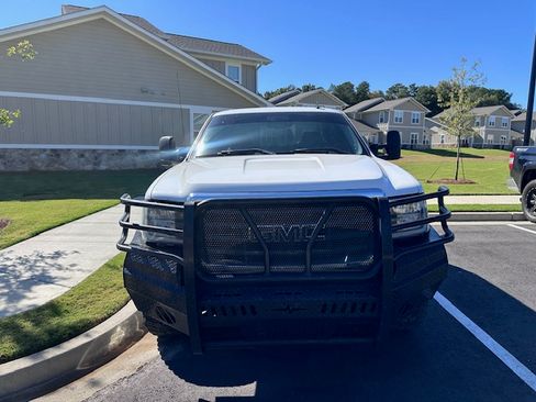 Used 2009 GMC Sierra 2500 SLT w/ Suspension Package, Off-Road image 4