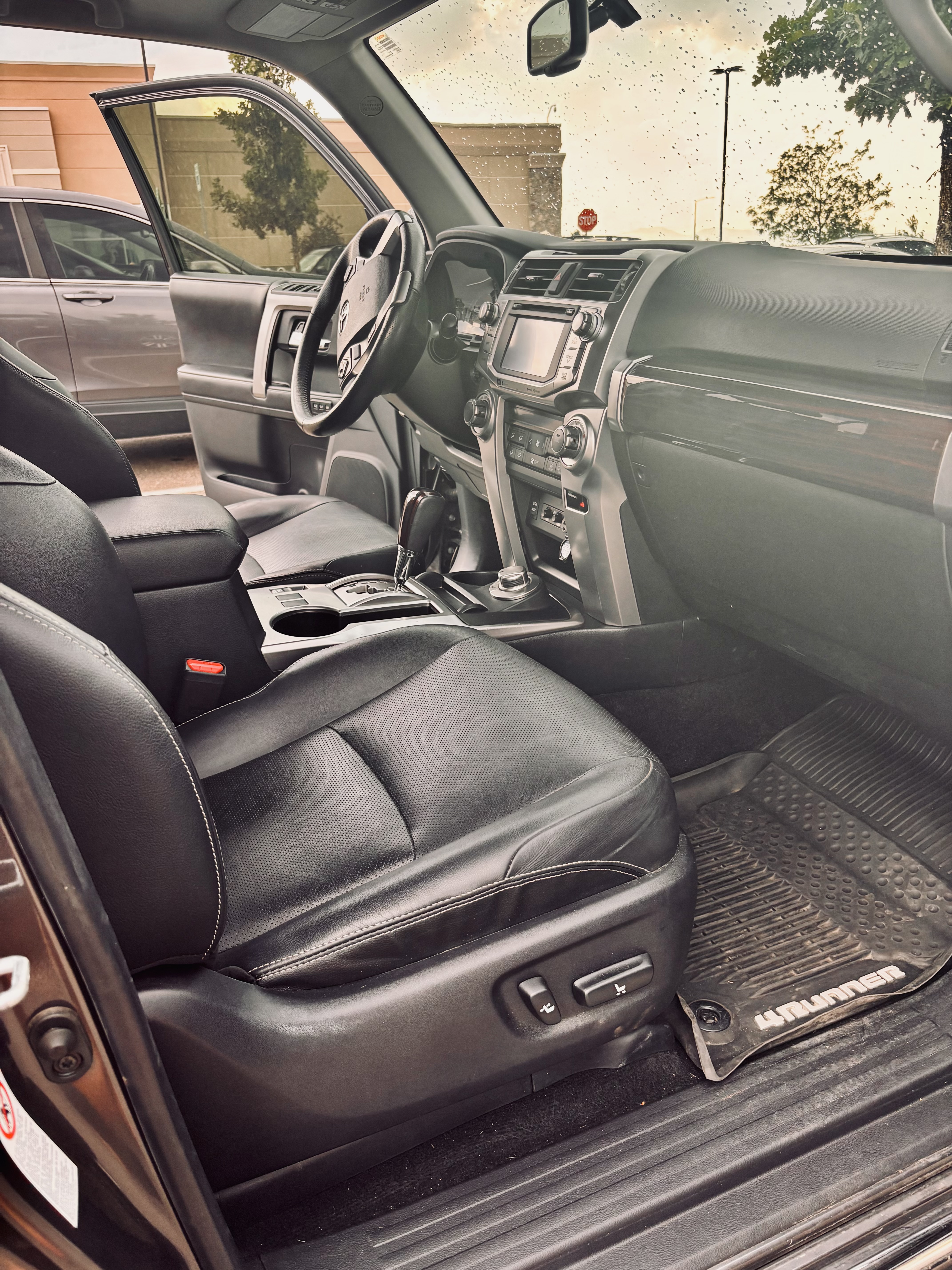 Used 2017 Toyota 4Runner Limited AWD/4WD image 18