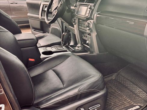 Used 2017 Toyota 4Runner Limited AWD/4WD image 18