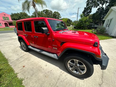 Used 2019 Jeep Wrangler Unlimited Sahara AWD/4WD image 6