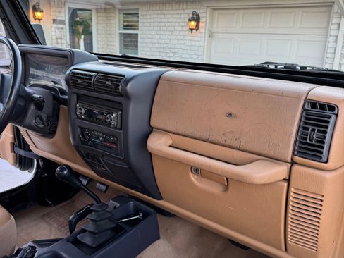 Used 1997 Jeep Wrangler SE image 13