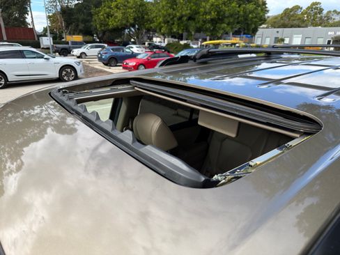 Used 2011 Honda Pilot Touring image 21